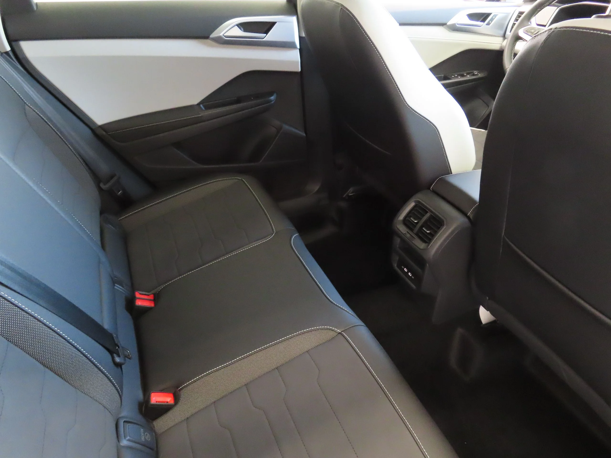 New 2026 Silver Volkswagen 1.5T SE image 22