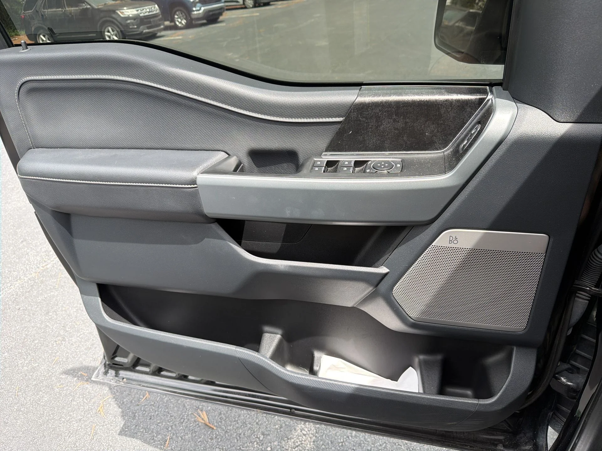 Used 2023 Avalanche Ford XLT image 12