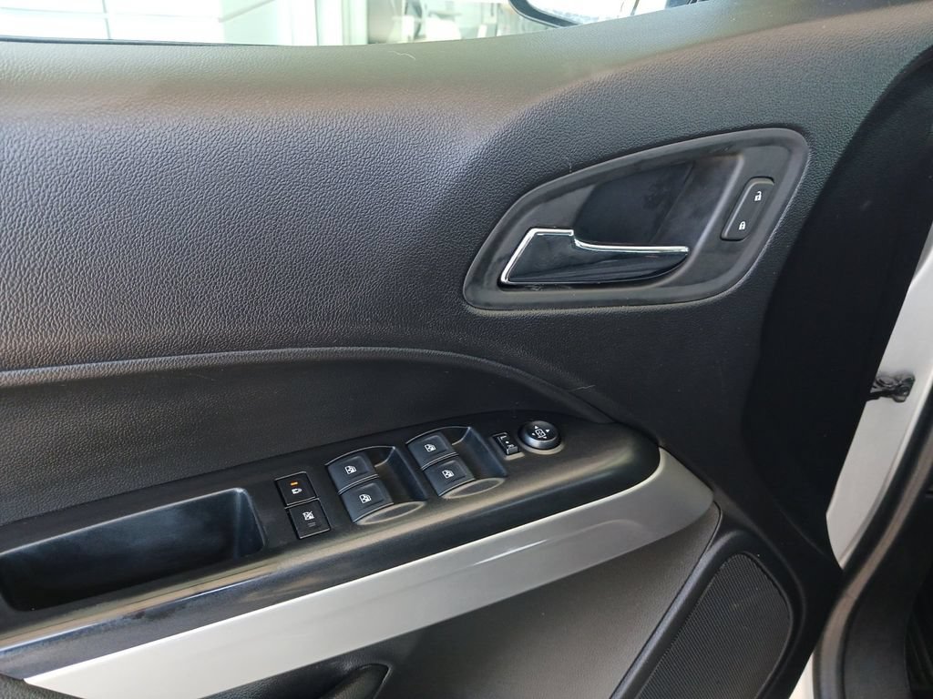 Used 2018 SILVER ICE METALLIC Chevrolet 4WD LT image 31