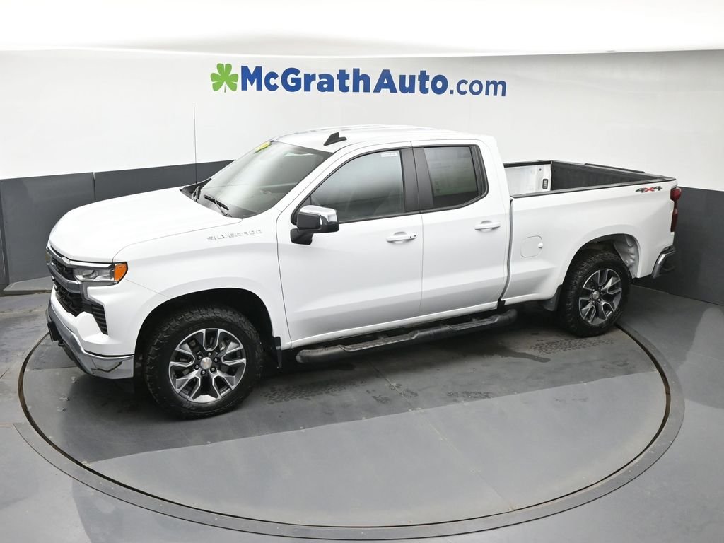 Used 2025 White Chevrolet LT image 22