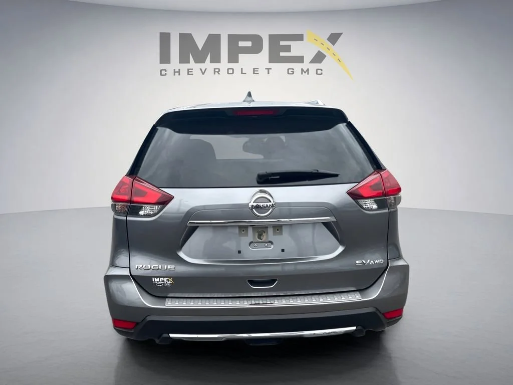 Used 2018  Nissan SV image 4