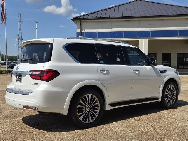 Used 2021 Moonstone White INFINITI Sensory image 5