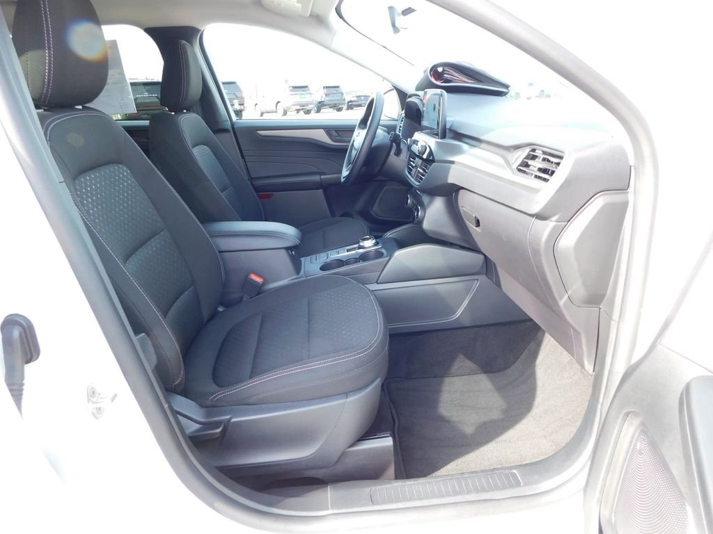 Used 2025 Oxford White Ford Active image 16