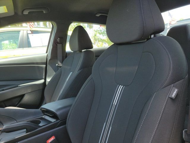 2025 Hyundai Elantra SEL - Photo 14
