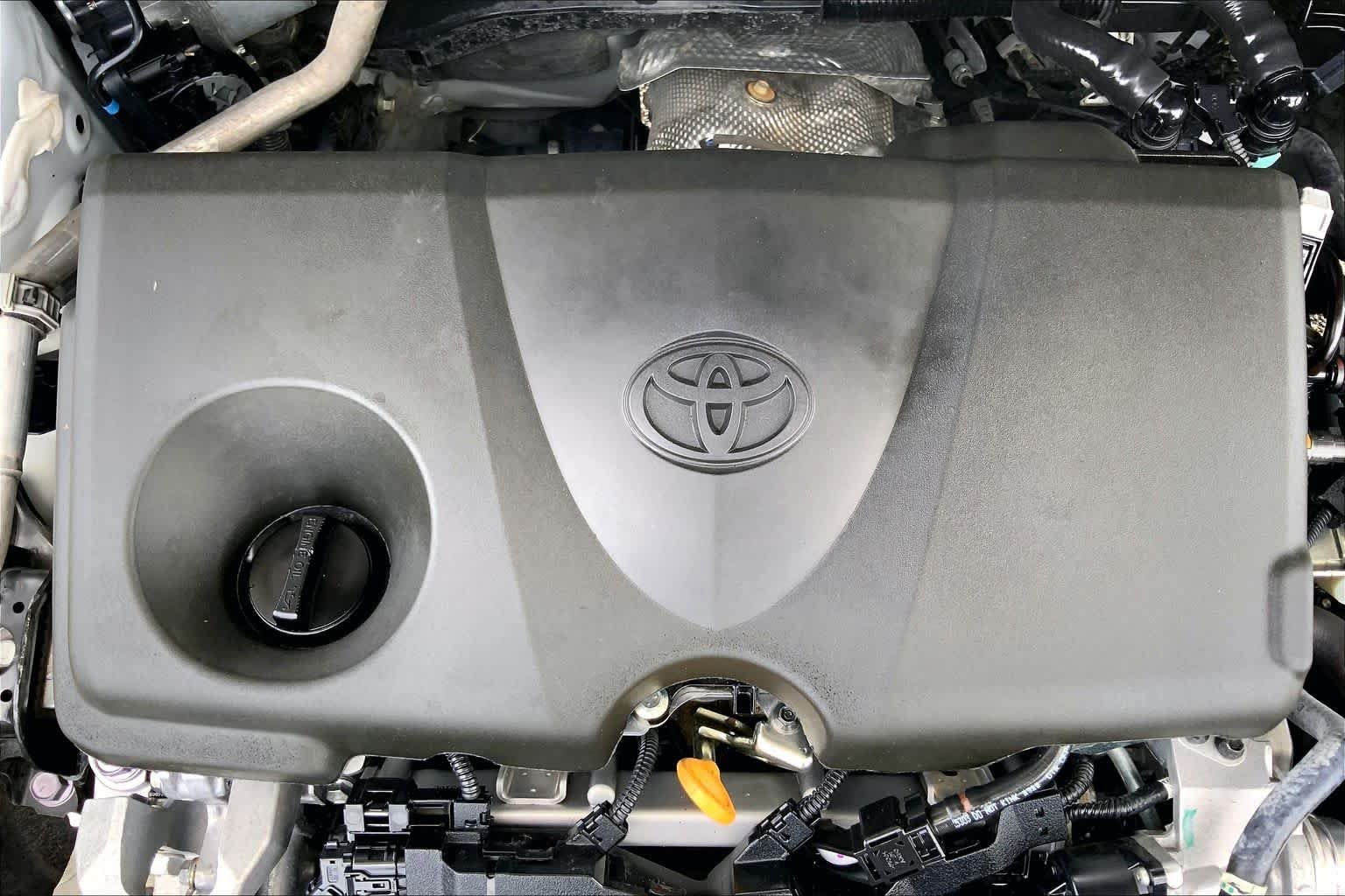 Used 2025 Ice Cap Toyota XLE image 32