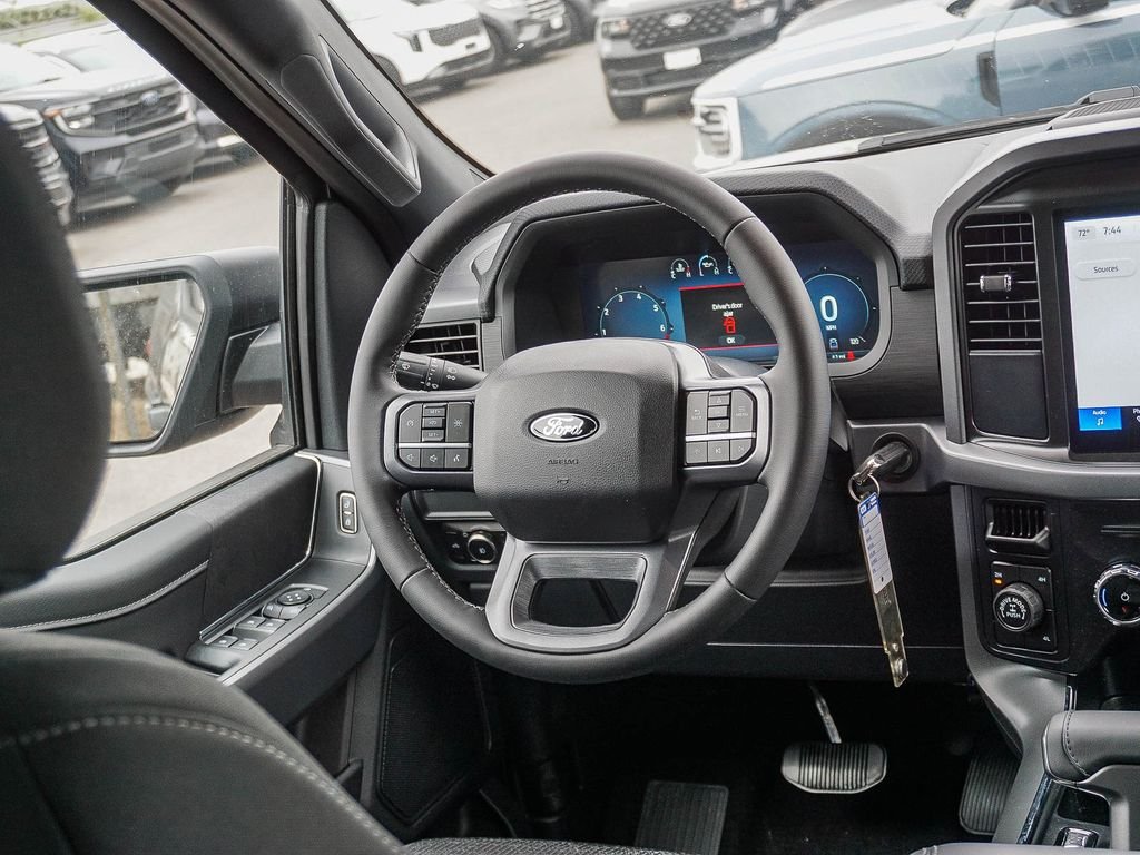 New 2026 Carbonized Gray Metallic Ford XLT image 16