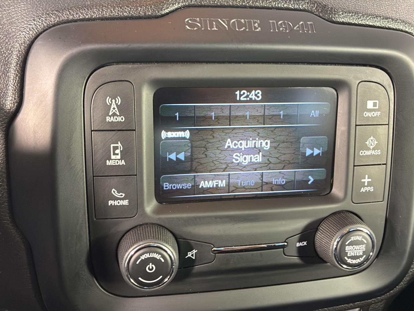 Used 2017 Granite Crystal Metallic Clearcoat Jeep Latitude image 27