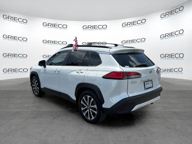 Used 2022 Beige Toyota XLE image 5