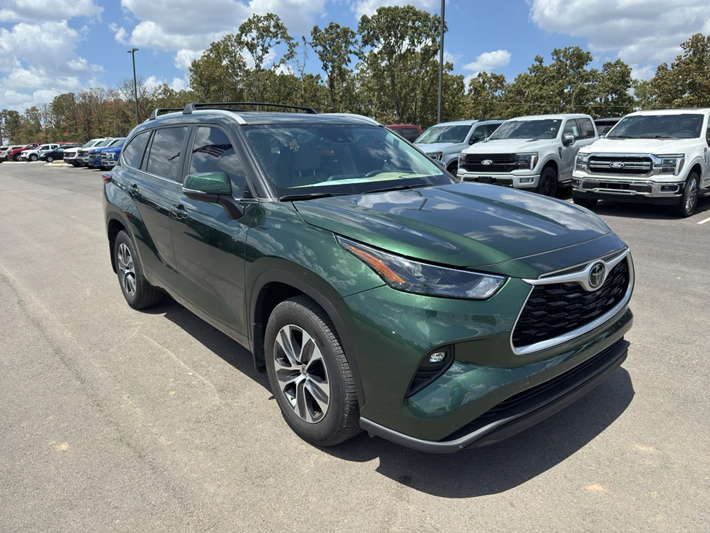 Used 2024 Cypress Toyota XLE image 3