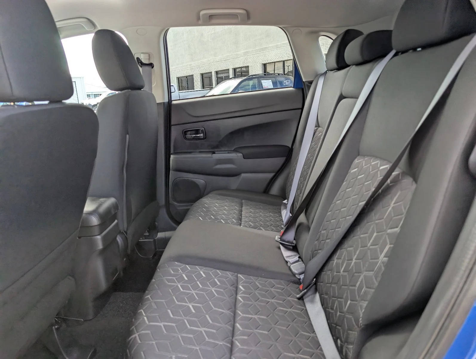 New 2027 Blue Mitsubishi 2.0 ES image 30