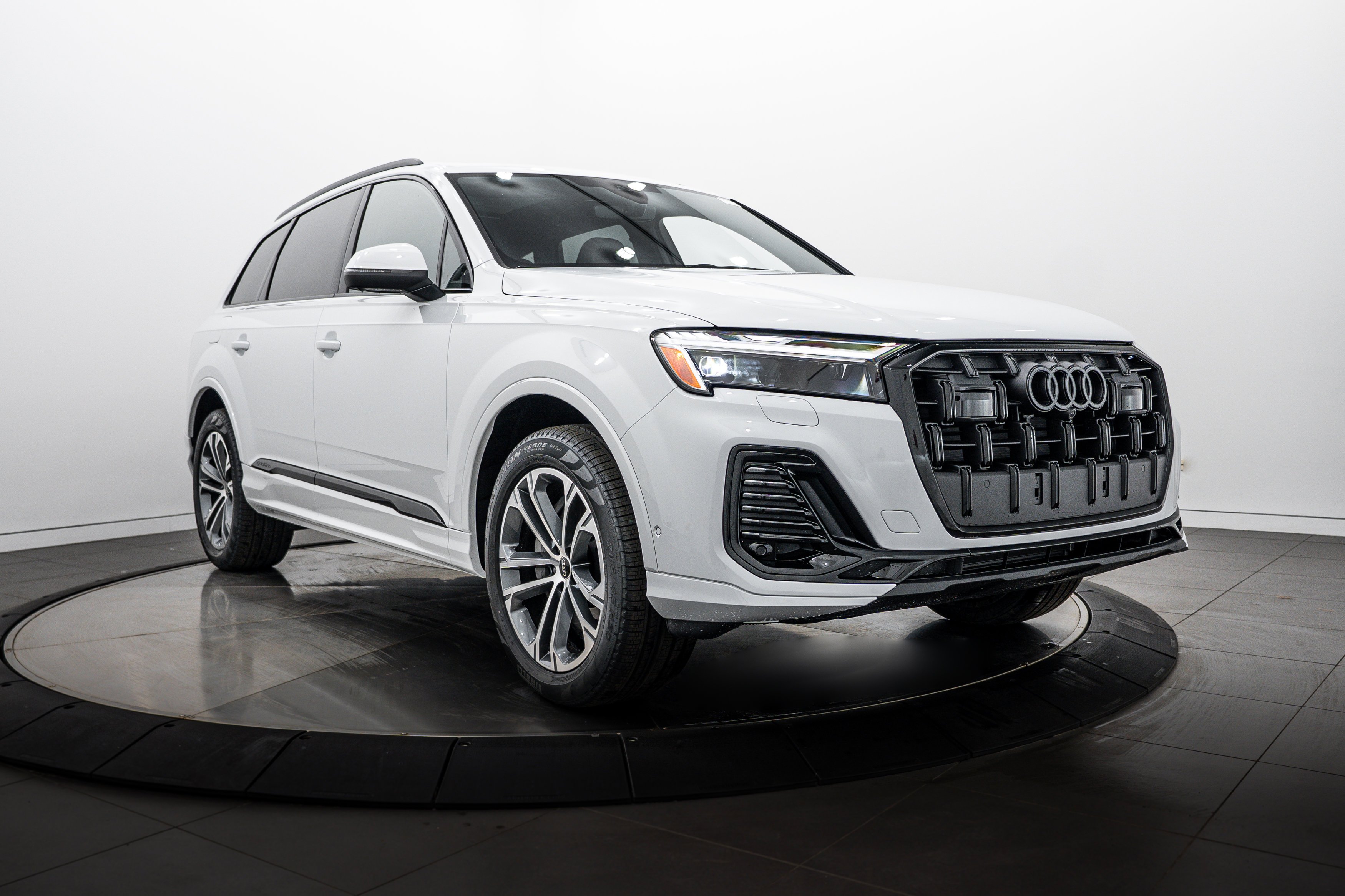 2026 Audi Q7 45 Premium quattro Tiptronic's photo
