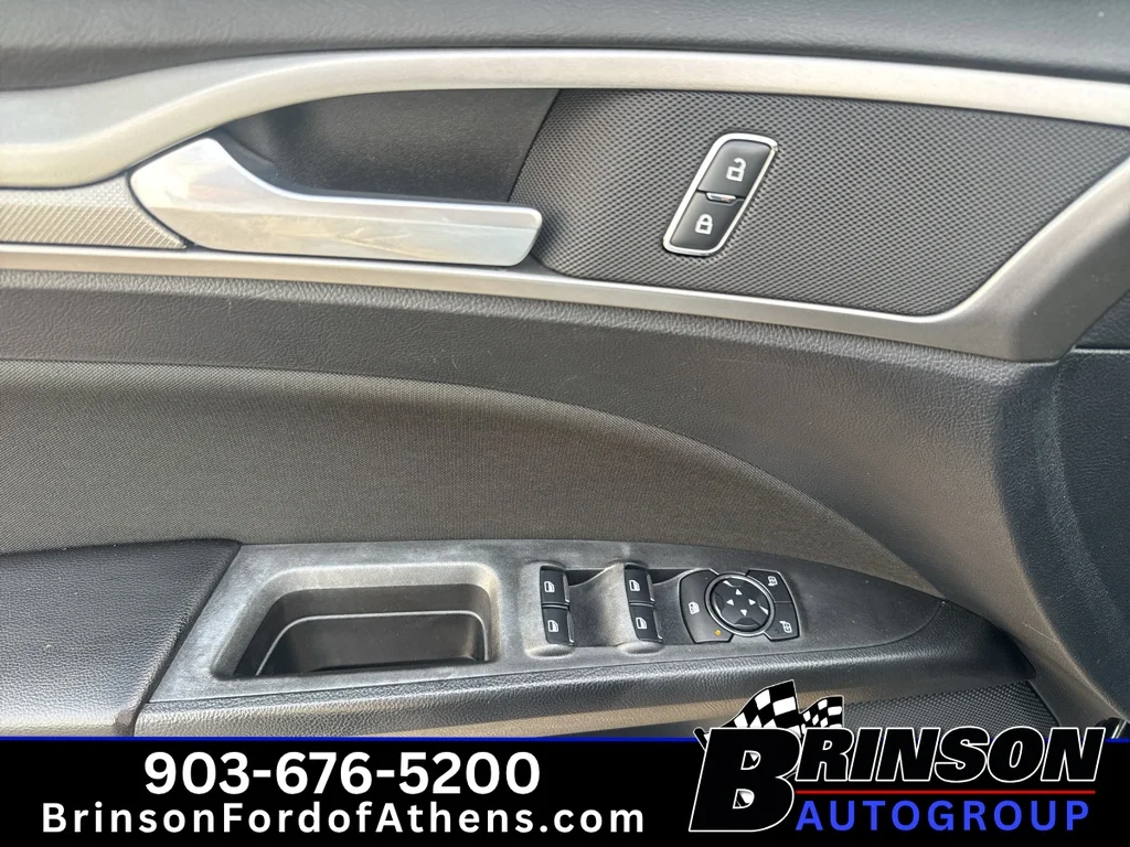 Used 2020 Agate Black Metallic Ford SE image 15