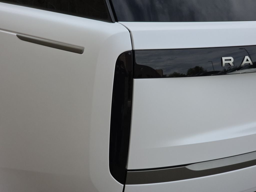 New 2026 Icy White Satin Land Rover Autobiography image 23