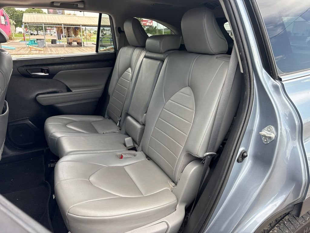 Used 2021  Toyota XLE image 9