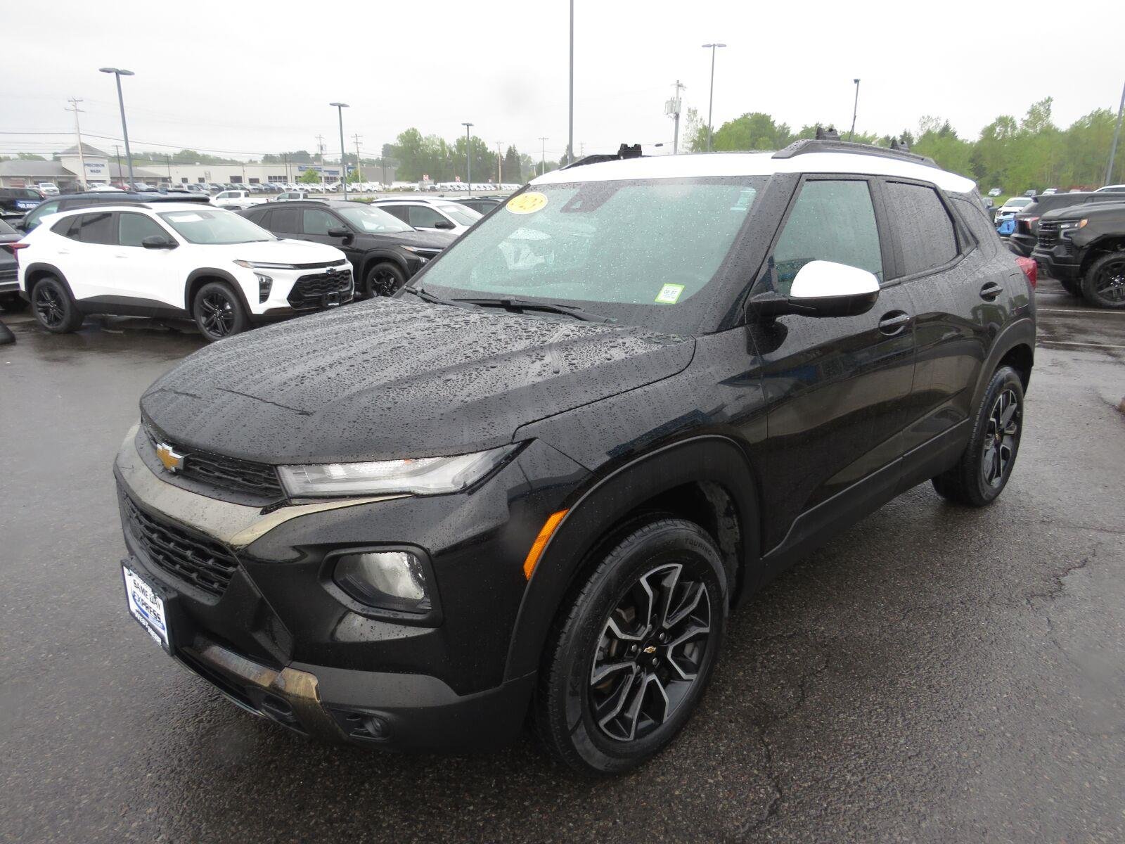 Used 2022 Mosaic Black Metallic Chevrolet ACTIV image 10