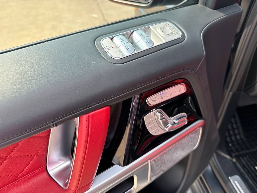 Used 2022 Black Mercedes-Benz 4MATIC® image 18