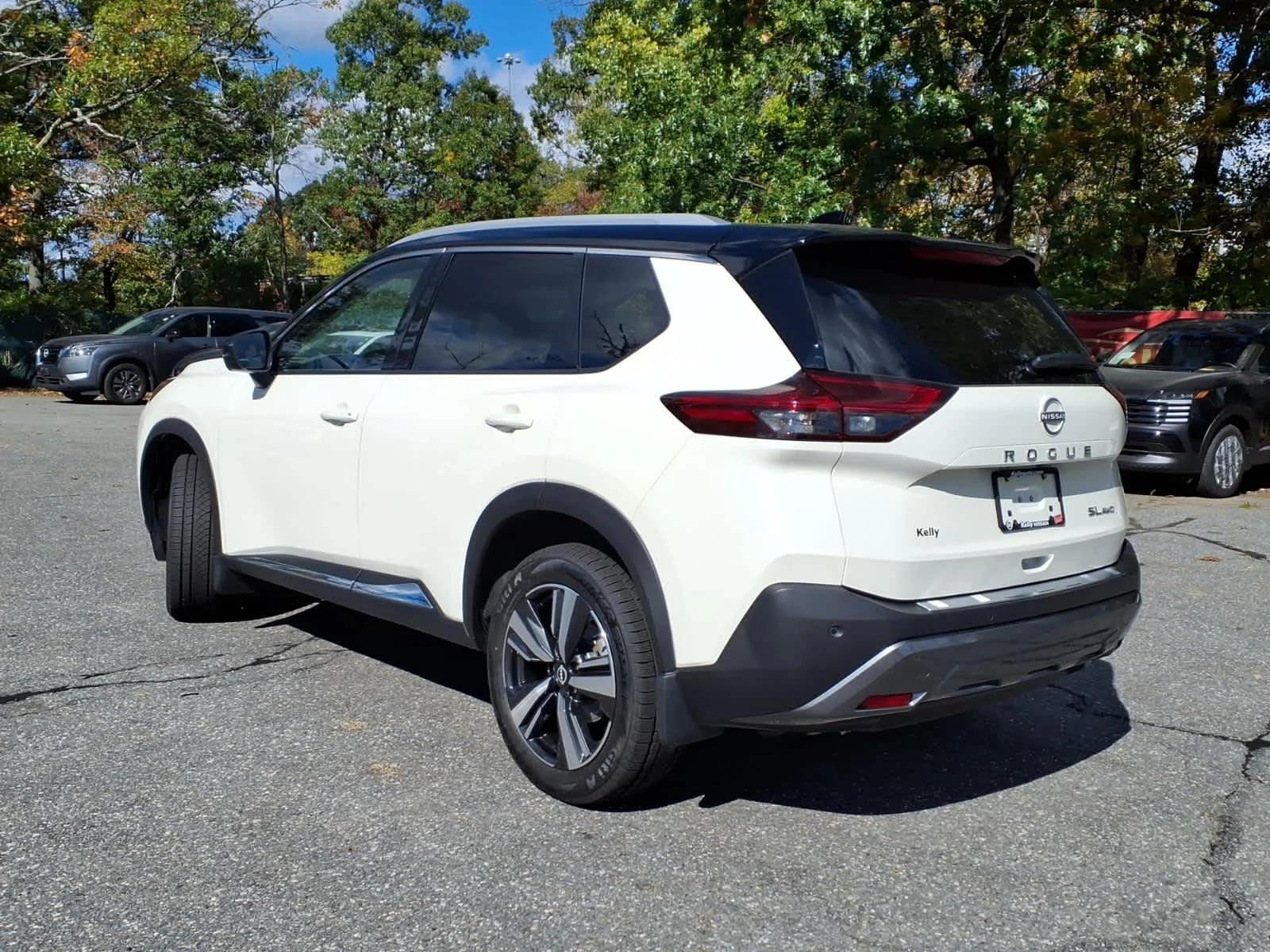 Certified Used 2023 Pearl White Tricoat/Super Black Nissan SL image 5