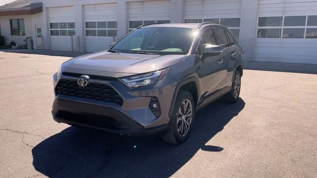 Used 2025 Gray Toyota XLE Premium image 5
