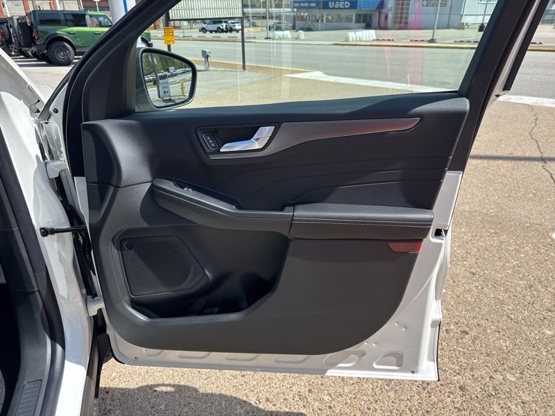 2025 Ford Escape Plug-in hybrid PHEV - Photo 17