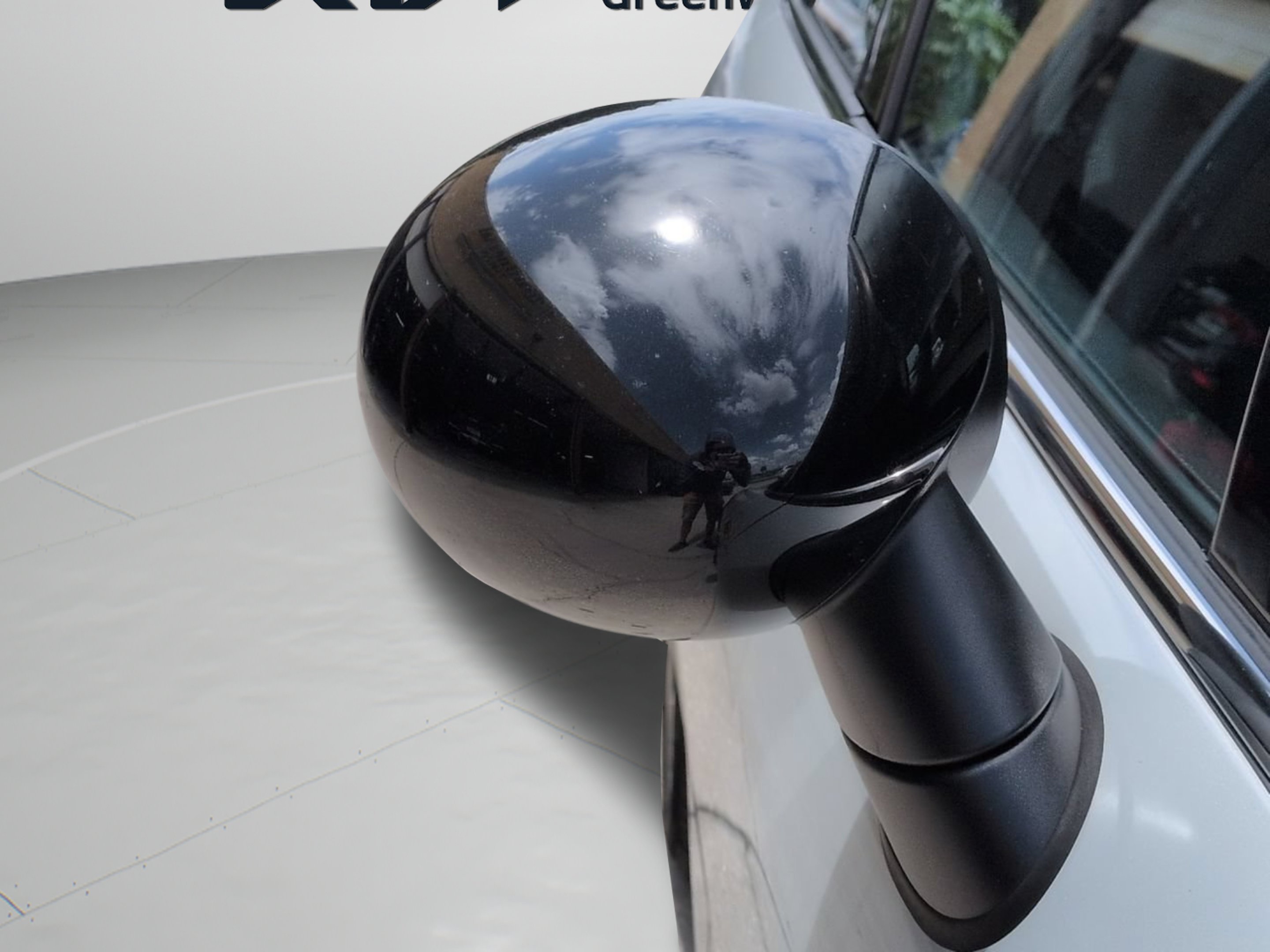 Used 2017 White Silver Metallic MINI Base image 27