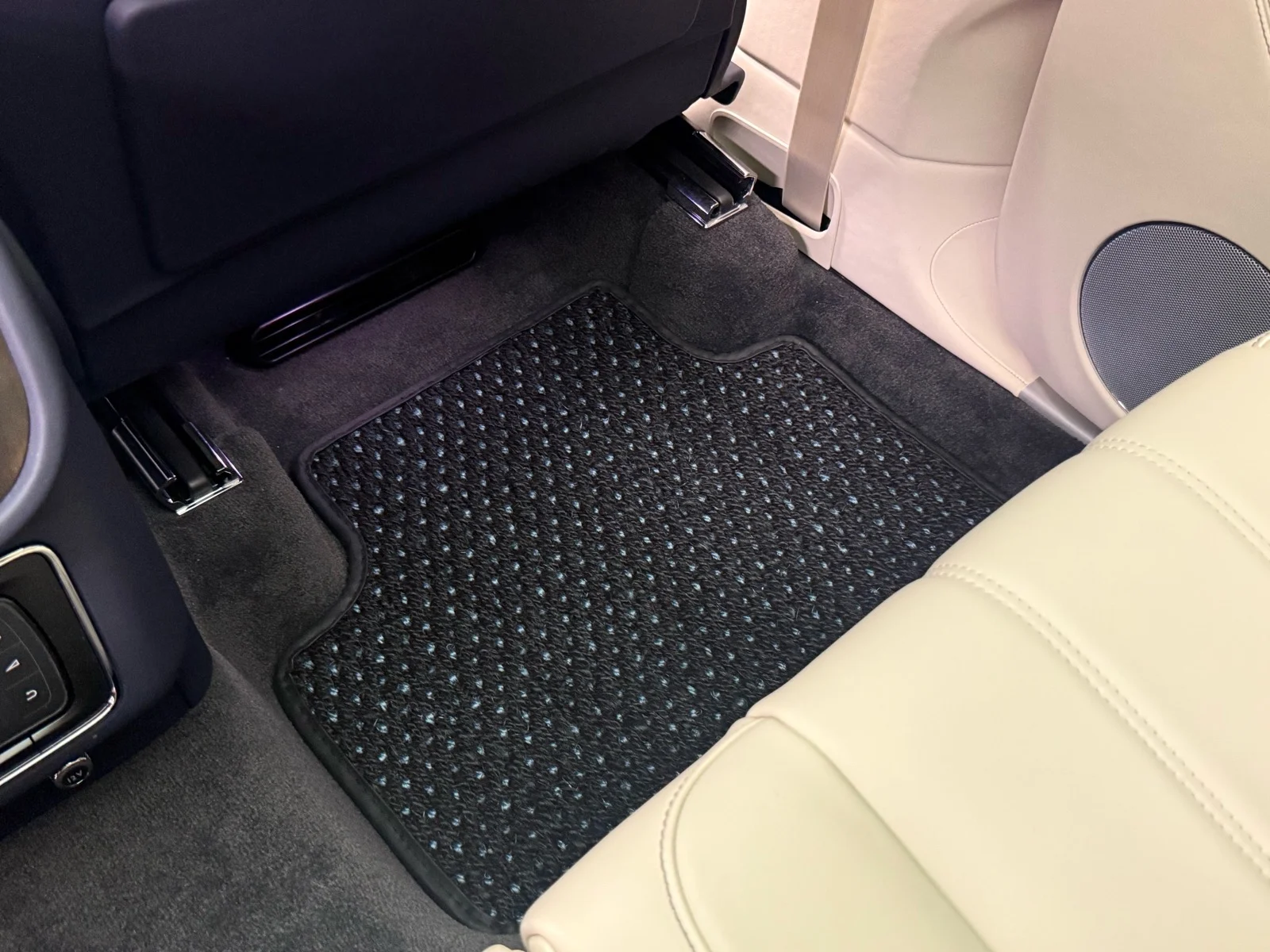 Used 2019 Dk. Blue Bentley V8 image 34