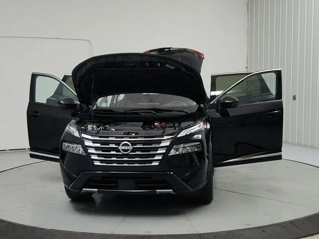 Used 2024 Black Nissan Platinum image 11