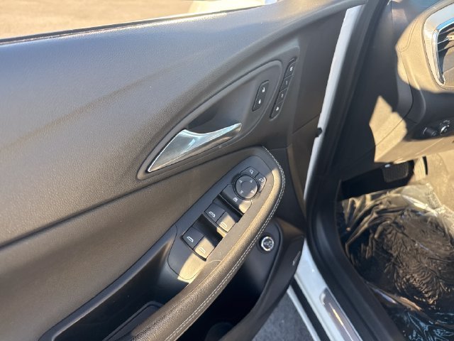 Used 2026 White Frost Tricoat Buick Avenir image 11