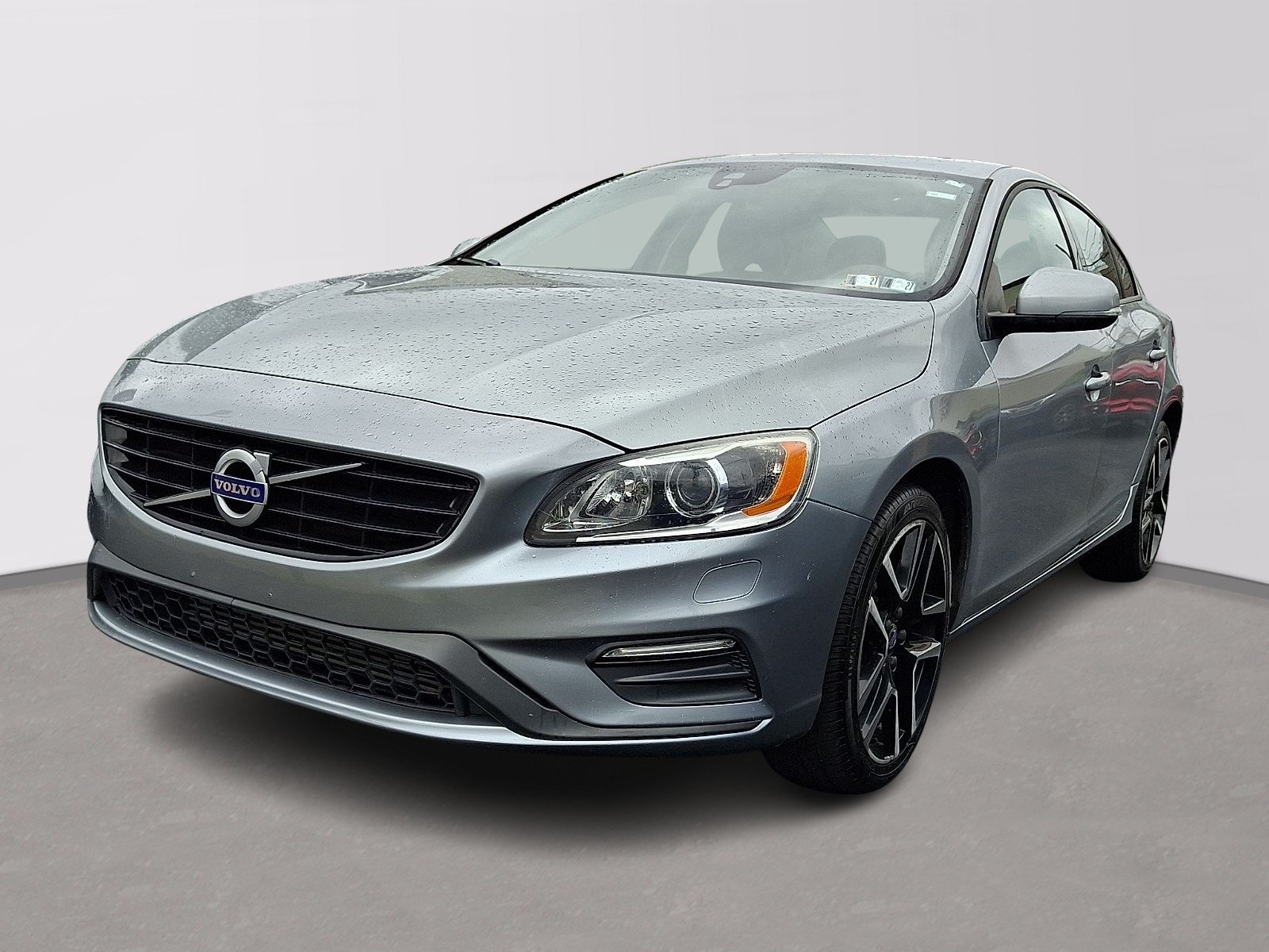 Used 2018 Electric Silver Metallic - 477 Volvo Dynamic image 3