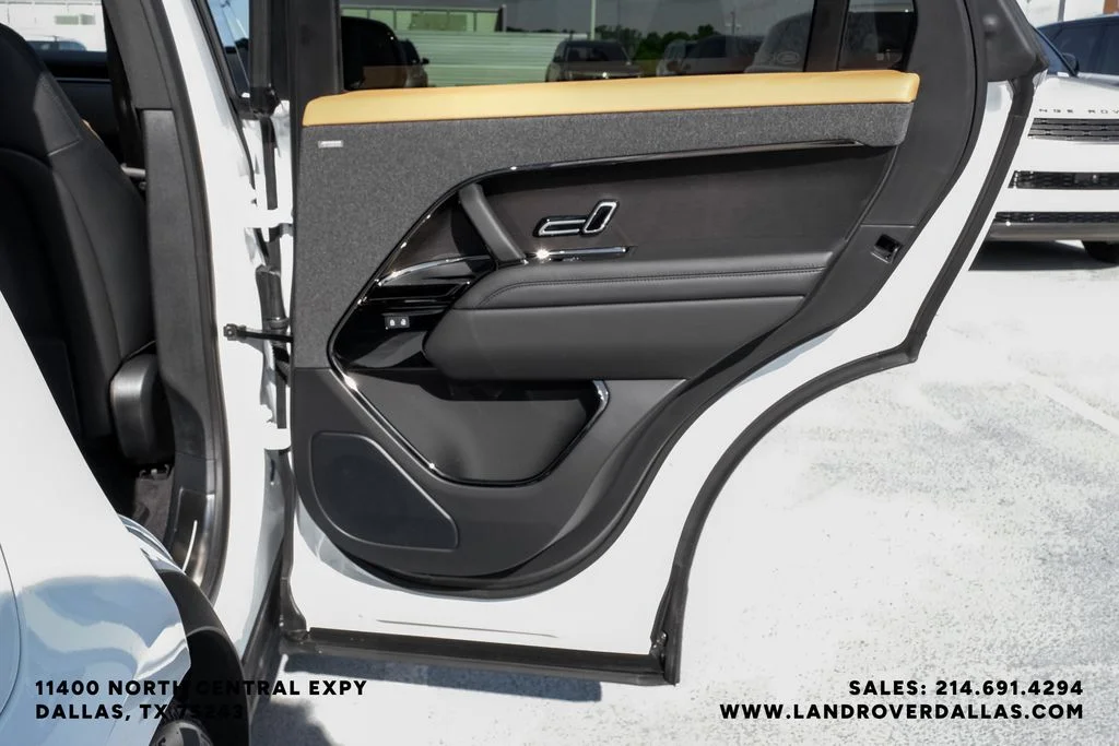 New 2026 Fuji White Land Rover Dynamic SE image 43