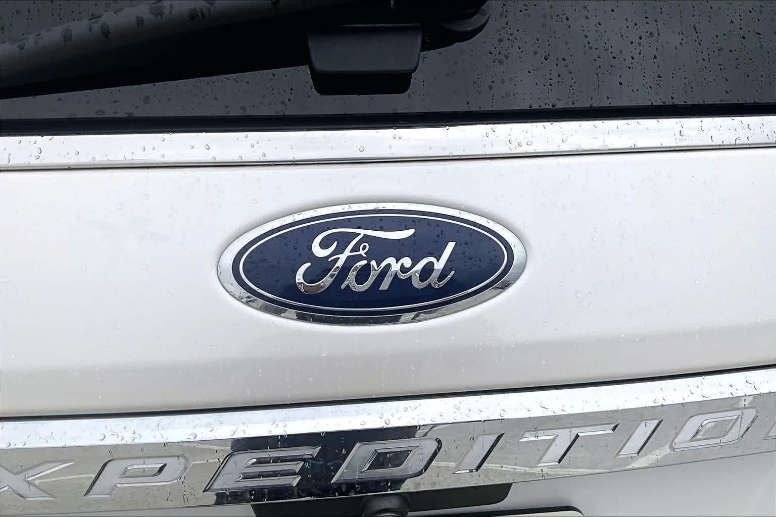 Used 2019 White Platinum Metallic Tri-Coat Ford Limited image 10