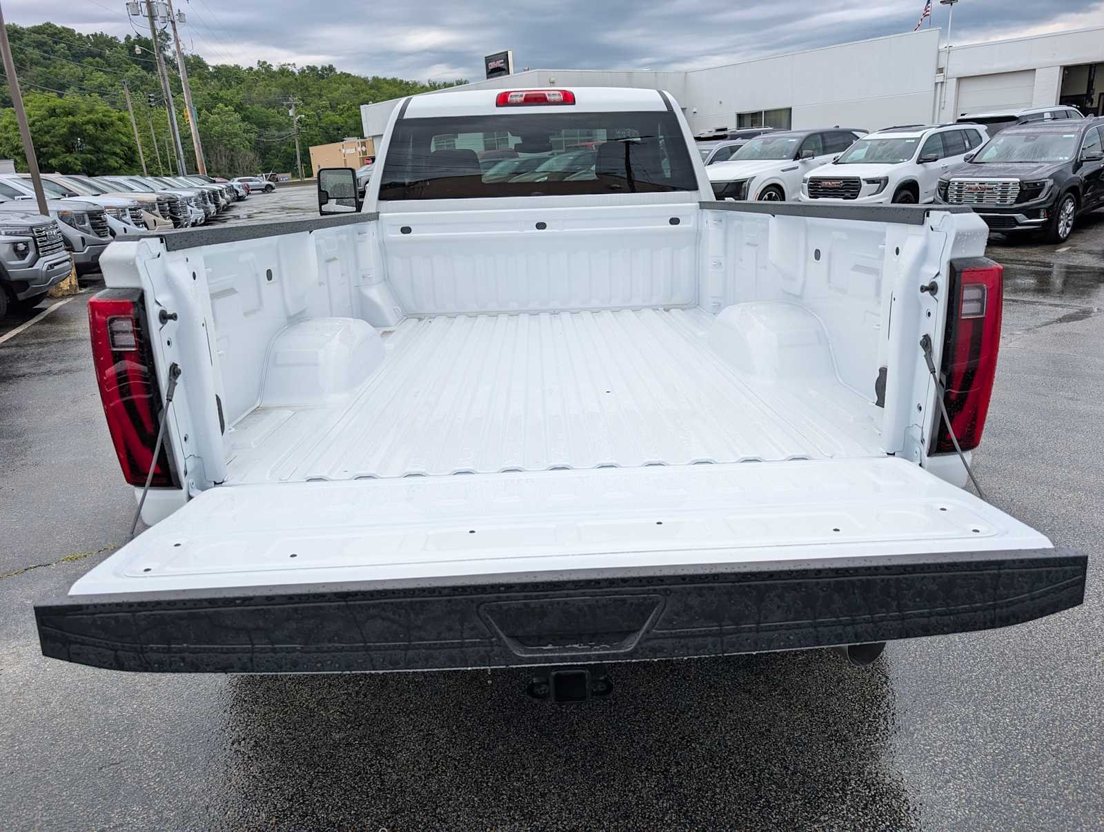 2026 GMC Sierra 3500HD SLE - Photo 7