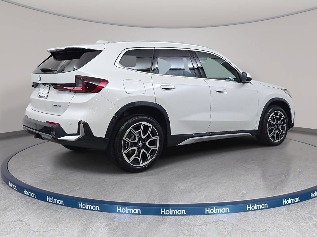 New 2026 Mineral White Metallic BMW xDrive28i image 5