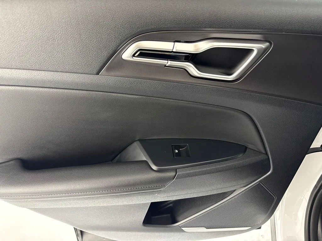 New 2026 Glacial White Pearl Kia EX image 21