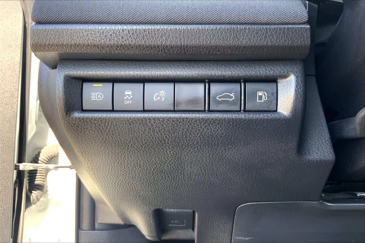 Used 2025 Ice Cap Toyota LE image 33