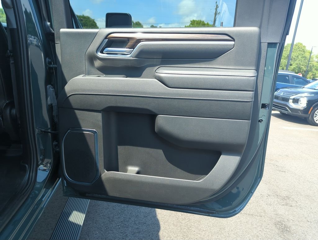 Used 2025 Gray Chevrolet LT image 31
