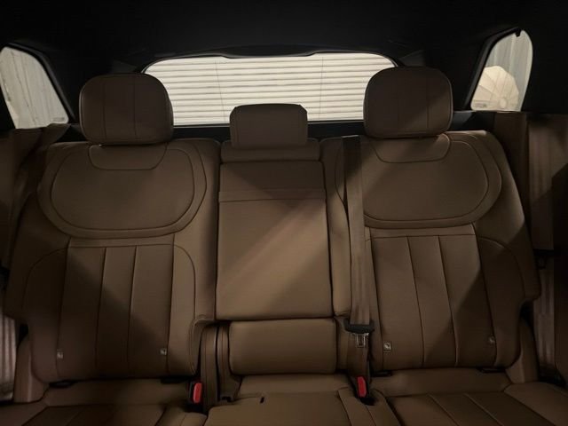 New 2026 Ostuni Pearl White Land Rover SE image 12