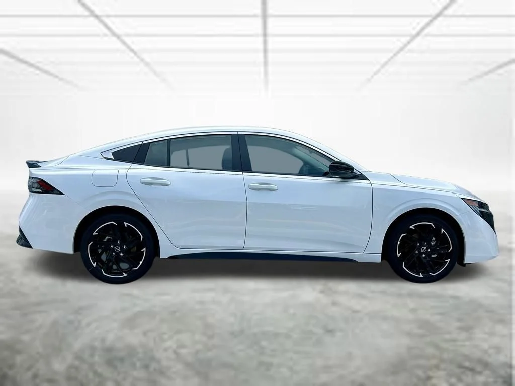 New 2026 Aspen White TriCoat Nissan SR image 4