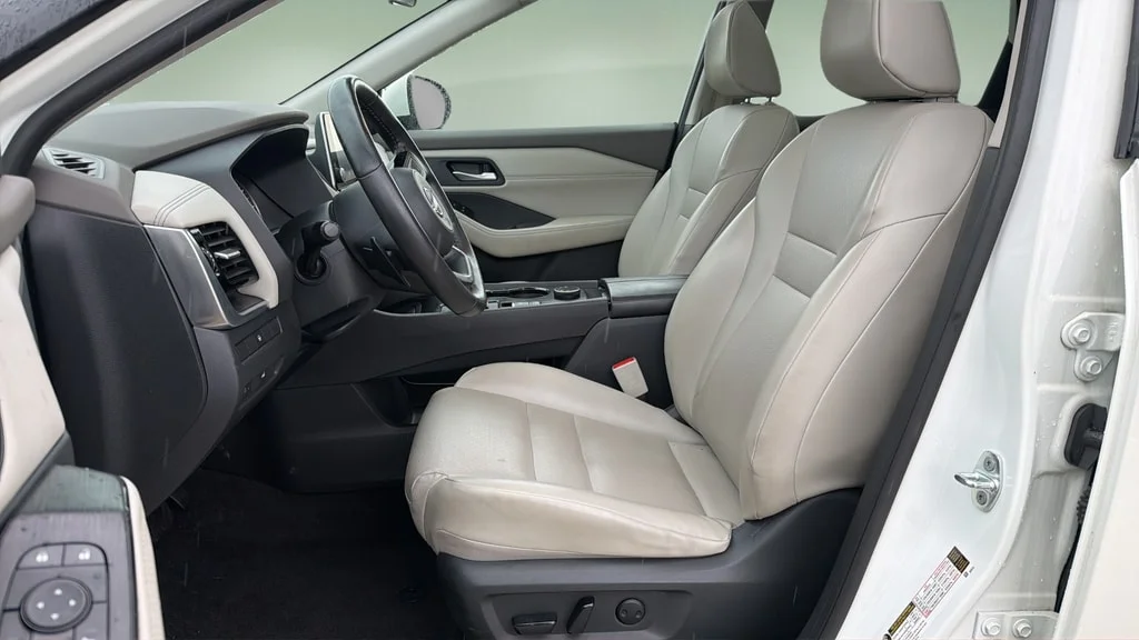 Certified Used 2023 Pearl White Tricoat Nissan SV image 19
