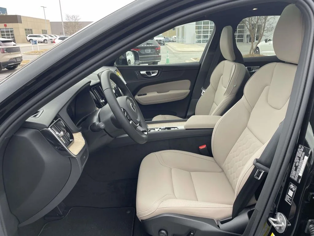 New 2026 Onyx Black Metallic Volvo Core image 8