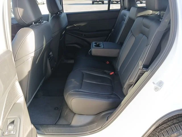 New 2026 Bright White Clear-Coat Exterior Paint Jeep Limited image 18
