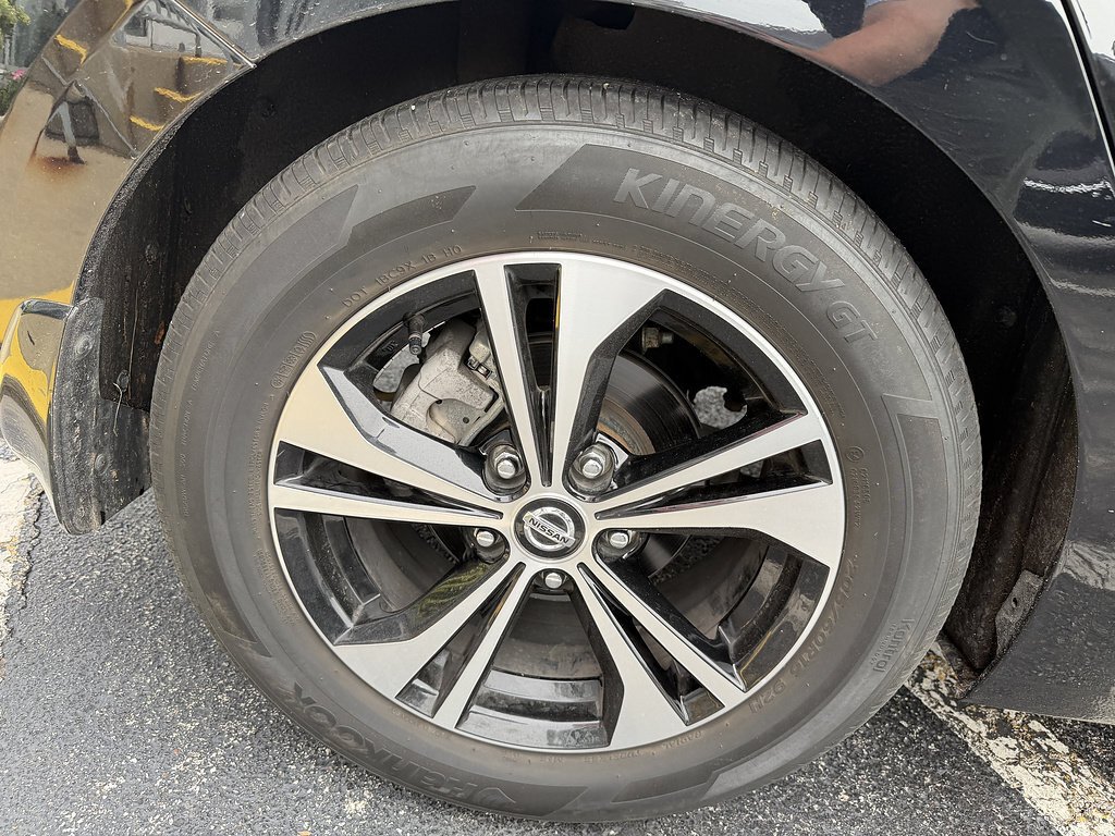 Used 2022 Super Black Nissan SV image 39