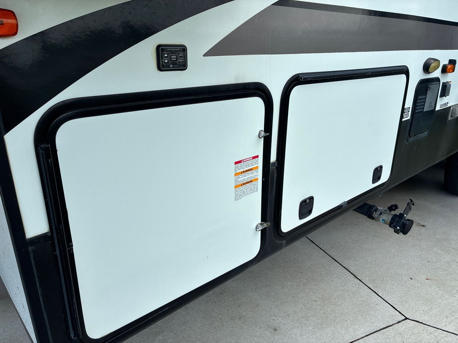 Used 2020 White DURANGO  image 8