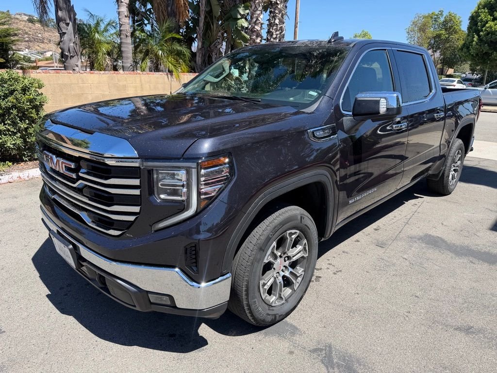 Used 2025 Silver GMC SLT image 5