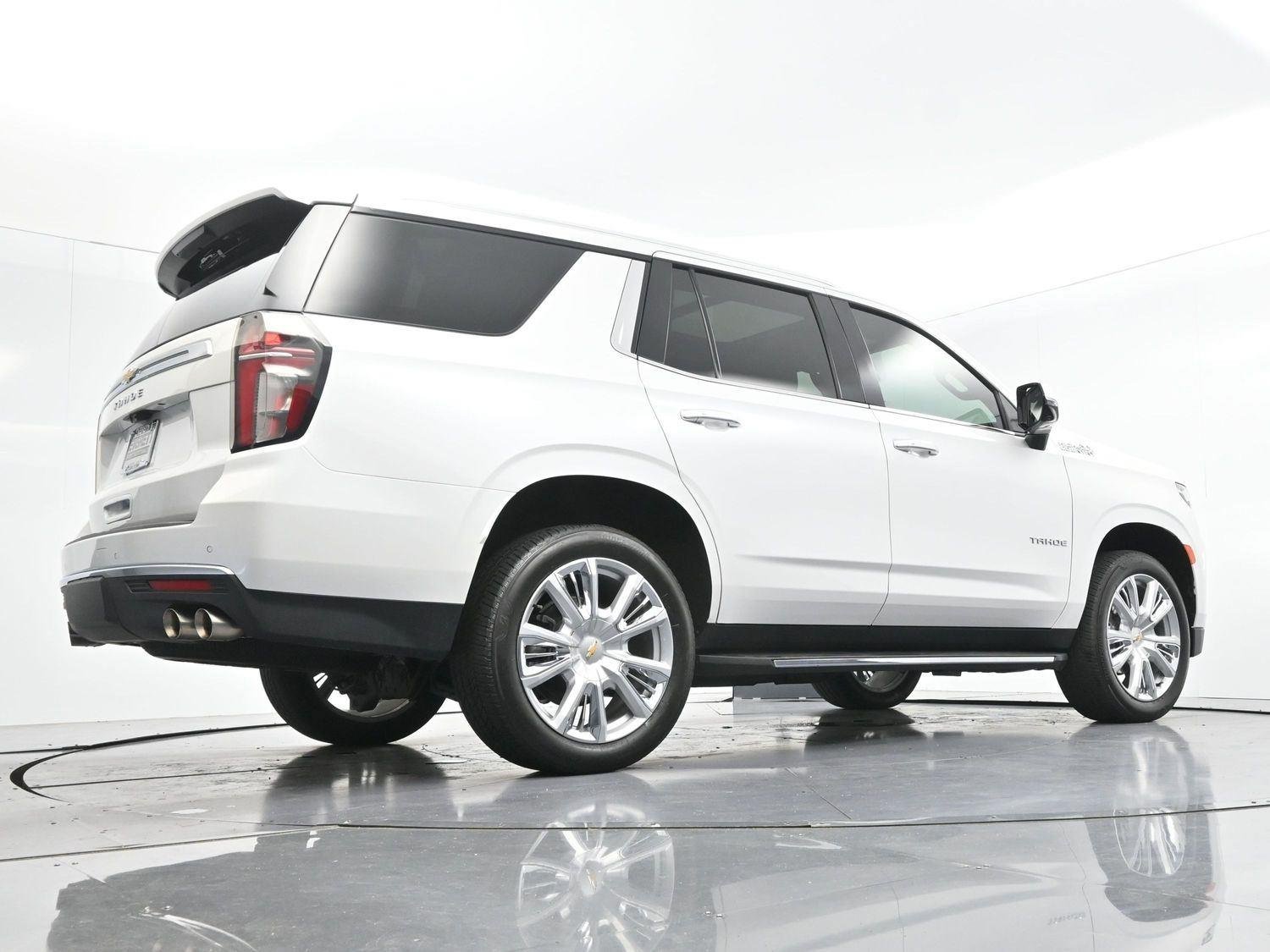 Used 2024 Iridescent Pearl Tricoat Chevrolet High Country image 52