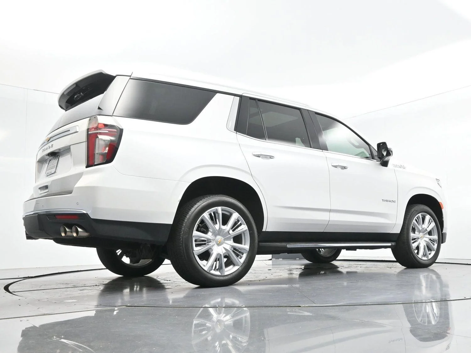 Used 2024 Iridescent Pearl Tricoat Chevrolet High Country image 52
