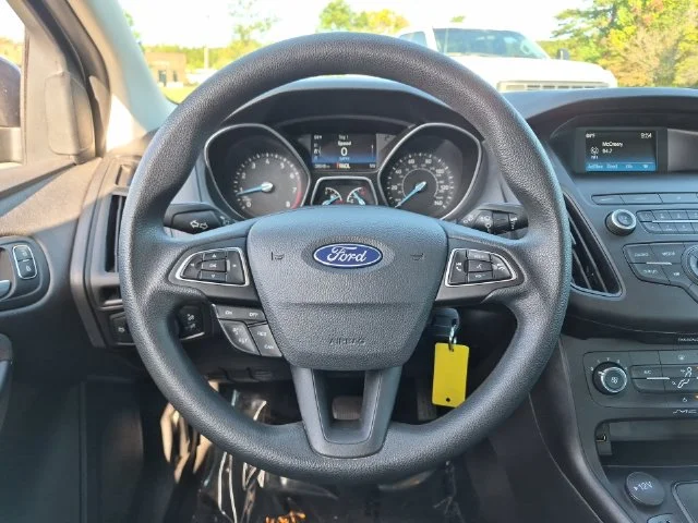 Used 2018 Gray Ford SE image 31