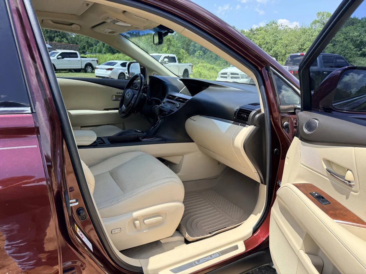 Used 2015 Maroon Lexus Base 4dr SUV image 17