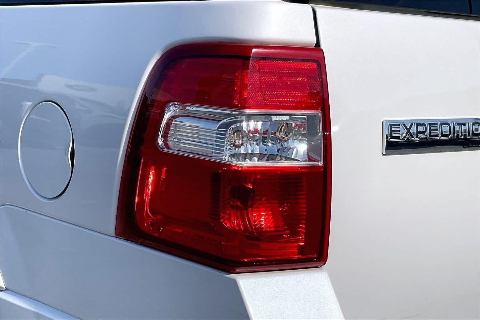 Used 2011 White Platinum Metallic Ford Limited image 24