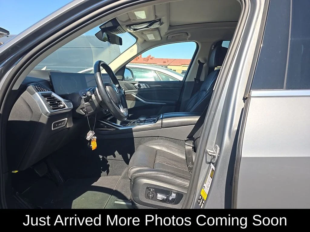 Used 2024 Gray BMW xDrive40i image 3