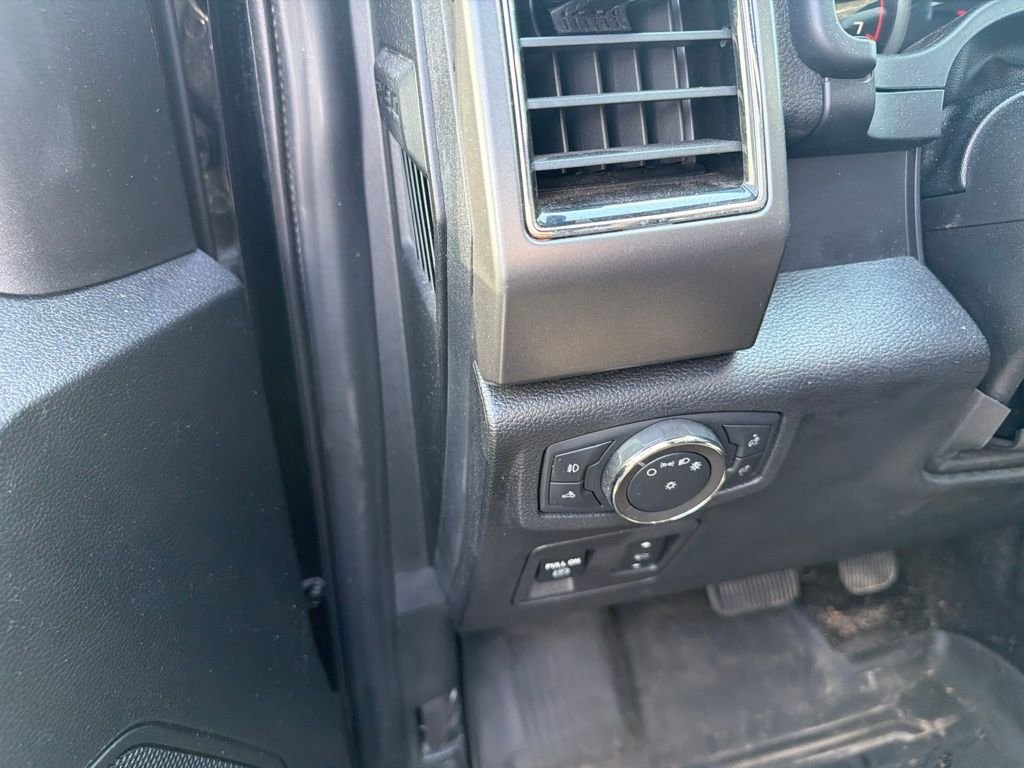 Used 2020 Black Ford XLT image 18